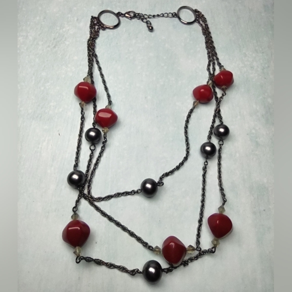 👍5 for $20 Triple Layered Red & Black Bead Simple Chain Necklace - Picture 3 of 6